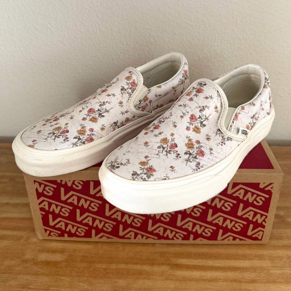 VANS Women’s 6.5 Vintage Floral Marshmallow Classic Slip On Sneakers CLEAN